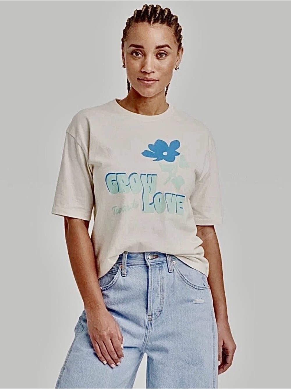 Universal Thread NWT Oversized Cream Tee w/ Blue Graphic Flower & Saying size L